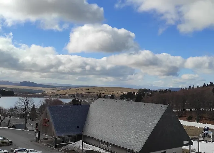 Spacieux Au Pied Des Pistes à - Fr-1-814-87 Super-Besse